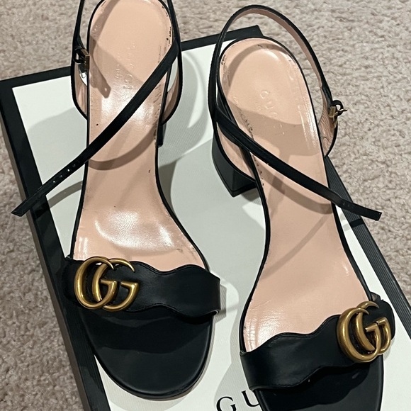 Gucci Black and Gold Stiletto Heels with GG Logo - Picture 5 of 7